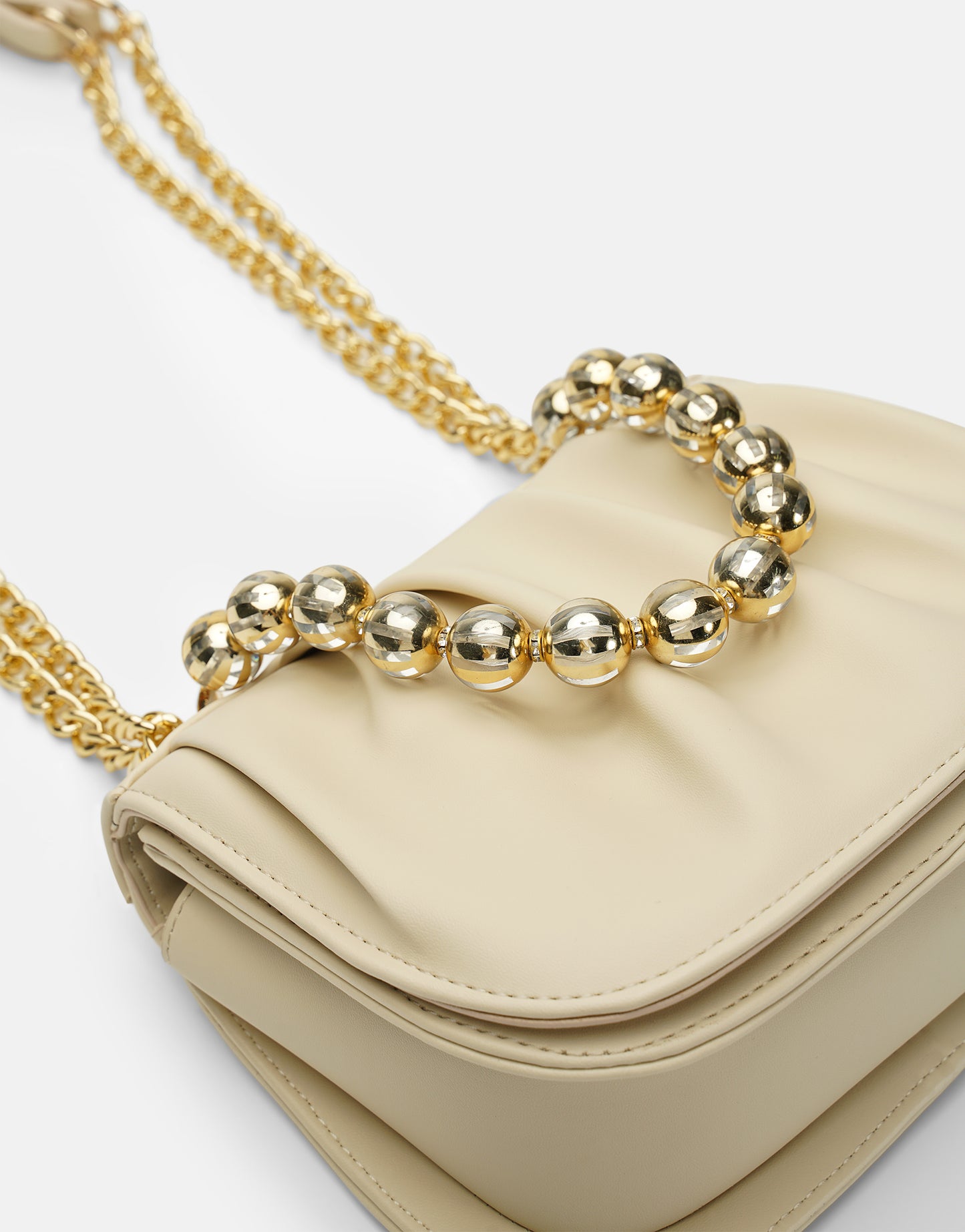 R1110 Katty Büzgülü Hatlara Sahip İnci Saplı Deri Kadın Çanta