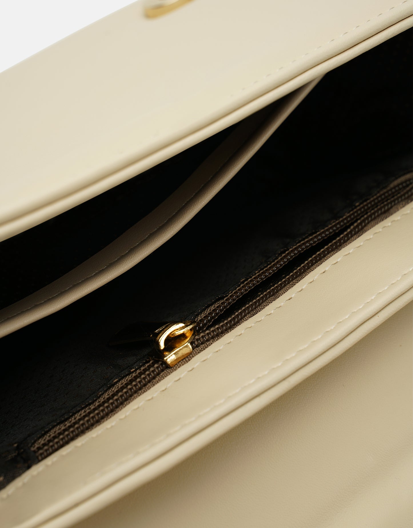 R1110 Katty Büzgülü Hatlara Sahip İnci Saplı Deri Kadın Çanta