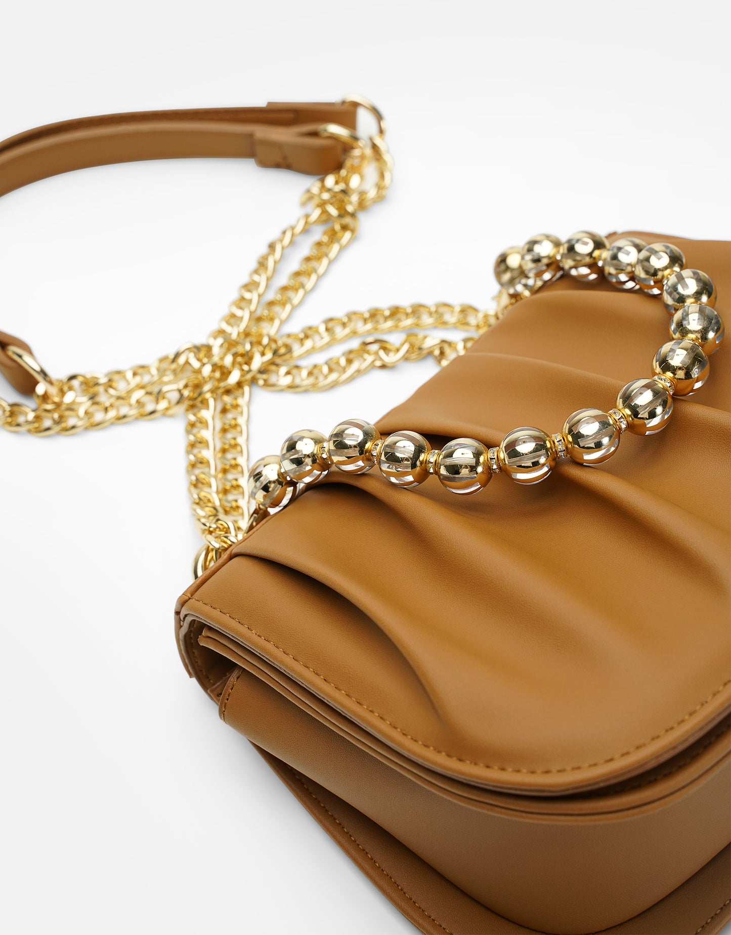 R1110 Katty Büzgülü Hatlara Sahip İnci Saplı Deri Kadın Çanta